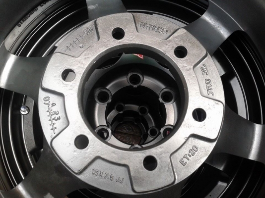 ขายล้อ te37 สีดำขอบ 16 พร้อมยาง at 265/70/16 japan สภาพ 80\% ลองดูก่อนครับ ขายล้อ te37 สีดำขอบ 16 พร้อมยาง at 265/70/16 japan สภาพ 80\% ลองดูก่อนครับ