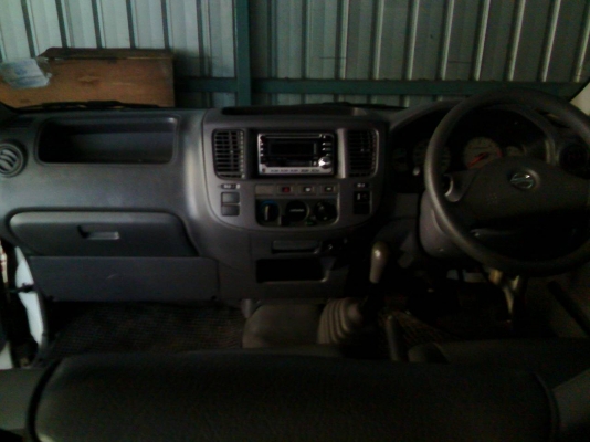 รถตู้หลังคาสูงNISSAN URVAN3.0Dd-iสีขาวปี07 ฟรีดาวน์