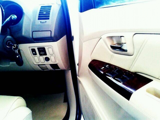 ขายรถ TOYOTA FUTUNER 3.0 V A/Tโฟล์วิว สีขาว ขาย 599,000 บาท โทร 0922726669. ตันหยงค่ะ