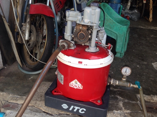 ขายปั้มน้ำอัตโนมัติ ITC(Hitachi) 200 W สภาพสวยมาก ตรวจเช็คแรงดันเรียบร้อยไม่มีรั่วซึม วิ่งนิ่ม พร้อมใช้งาน