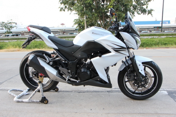 ขาย Kawasaki z250 รุ่นปี 2013 แต่งล้อโตer หน้าหลัง ดิดคู่ สีเดิม ทะเบียนพร้อมโอน