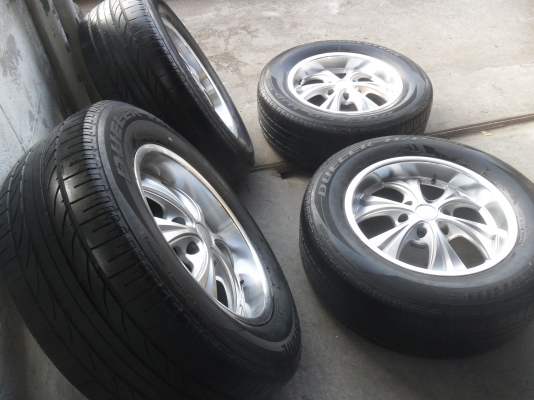 ล้อแม็ก 18นิ้ว 6รู พร้อมยาง สวยๆ 4 ล้อ ราคา 8800 บาท