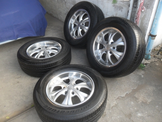 ล้อแม็ก 18นิ้ว 6รู พร้อมยาง สวยๆ 4 ล้อ ราคา 8800 บาท