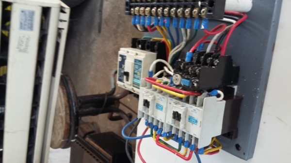 ตู้เบรคเกอร์พร้อมแมคเนติกส์ 10 แอมป์