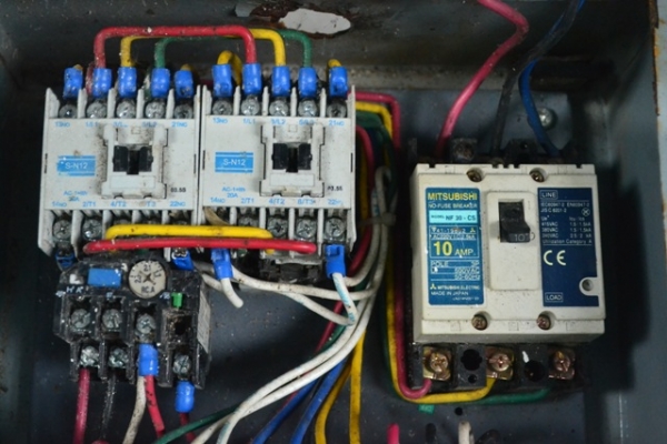 ตู้เบรคเกอร์พร้อมแมคเนติกส์ 10 แอมป์