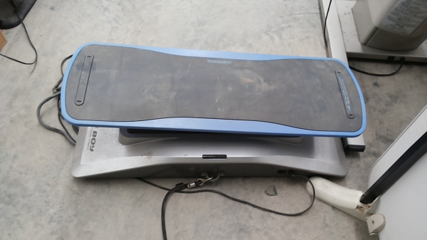 กระดานโต้คลื่น ไฟฟ้า SURF BOY ยี่ห้อ  THRIVE ได้มาจากญี่ปุ่น มีหลายระดับให้เลือกใช้งาน