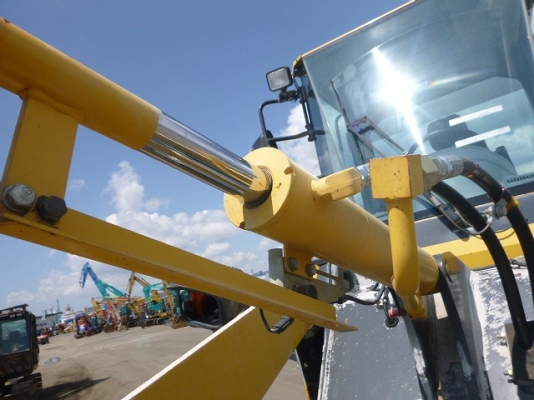 มาใหม่ !! ขายรถตักล้อยาง WA100-5 ยี่ห้อ KOMATSU นำเข้าจากญี่ปุ่นแท้ 100\% สภาพสวย ไม่เคยใช้งานในไทย