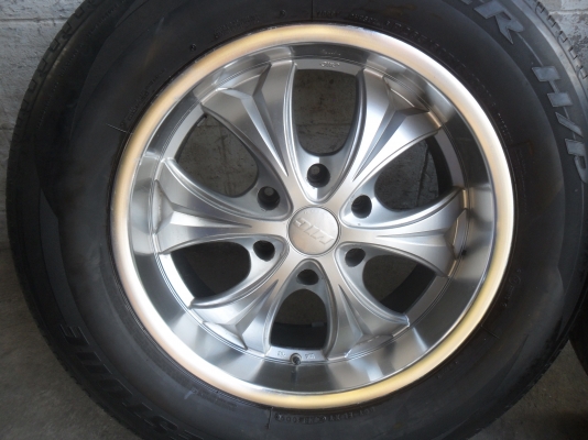 ล้อแม็ก 18นิ้ว 6รู พร้อมยาง สวยๆ 4 ล้อ ราคา 8800 บาท