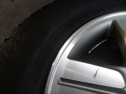 ล้อแม็ก 15นิ้ว 5รู114 วีโก้ พร้อมยาง สวยๆ 4 ล้อ ราคา 6500 บาท