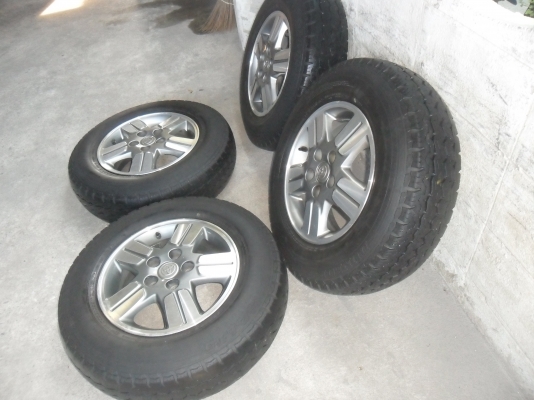 ล้อแม็ก 15นิ้ว 5รู114 วีโก้ พร้อมยาง สวยๆ 4 ล้อ ราคา 6500 บาท