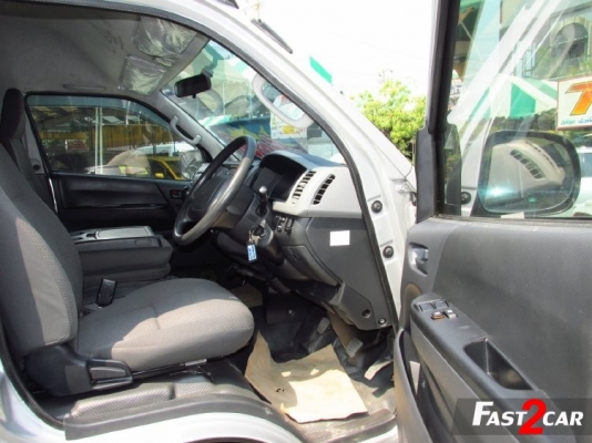 TOYOTA HIACE 2.5 D4D COMMUTER หลังคาสูง MT | 2013 |  ราคา 799,000 บาท โทร 0922726669. ตันหยงค่ะ