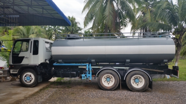 รถบรรทุกน้ำ