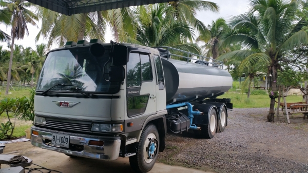 รถบรรทุกน้ำ