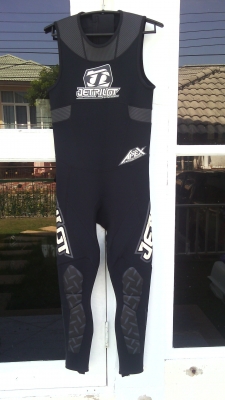 ขายเวสสูท รองเท้า