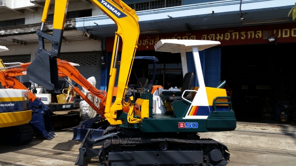 รถขุด YANMAR รุ่น B50 มือสองญี่ปุ่น รถขุด YANMAR รุ่น B50 มือสองญี่ปุ่น