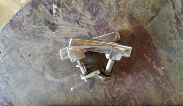 มือเปิดฝาท้าย mazda 1000-1300