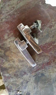 มือเปิดฝาท้าย mazda 1000-1300