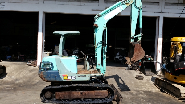รถขุด YANMAR รุ่น B50-2- รุ่นใหม่ มือสองญี่ปุ่น