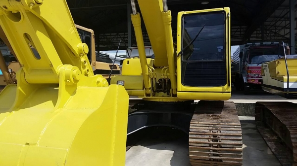 KOMATSU PC200-6 TEL : 089-9207299