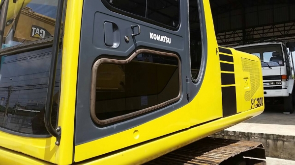 KOMATSU PC200-6 TEL : 089-9207299