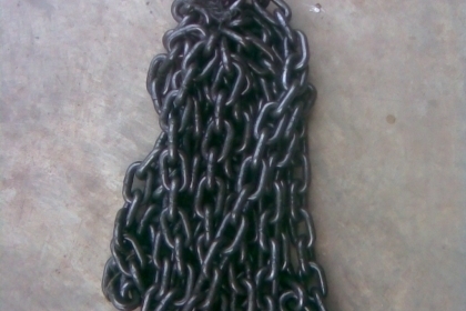 โซ่ยาว 6 เมตรพร้อมตะขอสภาพสวยๆมีเลขตามข้อครับความยาว 6 เมตร ขนาด 3/8 หุน ครับราคานี้คุ้มครับ