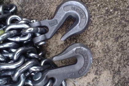 โซ่ยาว 6 เมตรพร้อมตะขอสภาพสวยๆมีเลขตามข้อครับความยาว 6 เมตร ขนาด 3/8 หุน ครับราคานี้คุ้มครับ