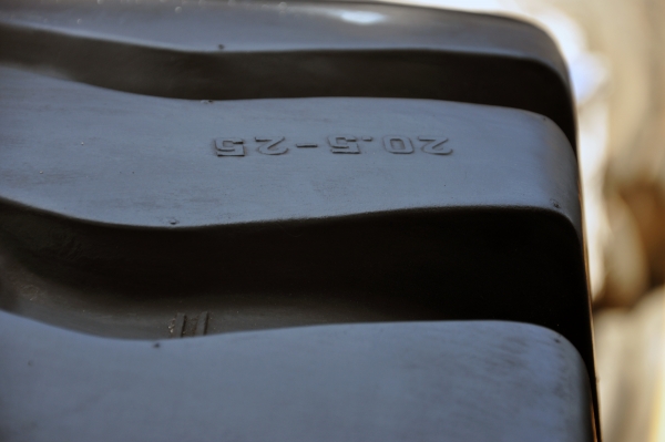 ขายถูกๆ ยางใหม่ 20.5-25 กะทะล้อ มีทุกรุ่นครับ