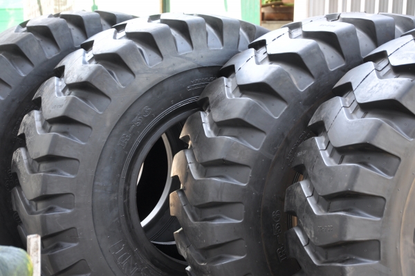 ขายถูกๆ ยางใหม่ 20.5-25 กะทะล้อ มีทุกรุ่นครับ