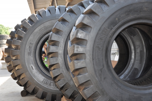 ขายถูกๆ ยางใหม่ 20.5-25 กะทะล้อ มีทุกรุ่นครับ