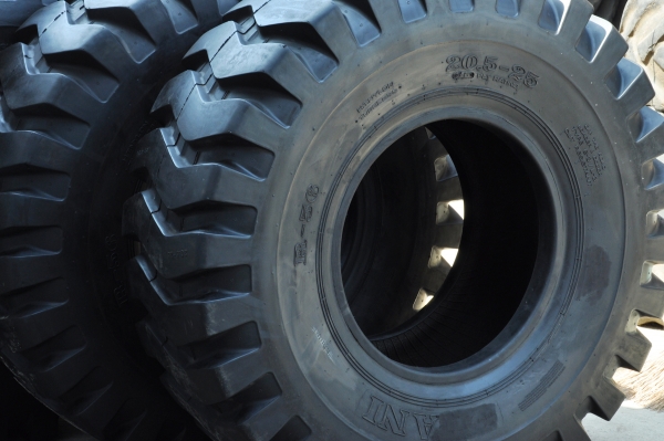 ขายถูกๆ ยางใหม่ 20.5-25 กะทะล้อ มีทุกรุ่นครับ