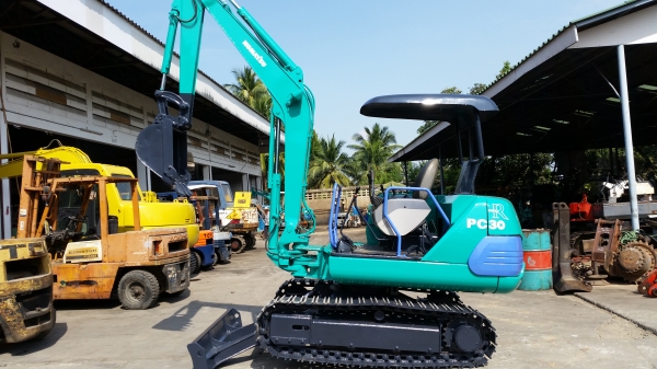 รถขุด KOMATSU รุ่น PC30-7- แทร็กเหล็ก มือสองญี่ปุ่น รถขุด KOMATSU รุ่น PC30-7- แทร็กเหล็ก มือสองญี่ปุ่น