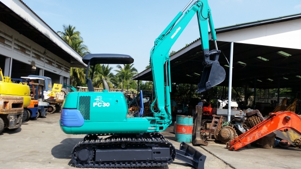 รถขุด KOMATSU รุ่น PC30-7- แทร็กเหล็ก มือสองญี่ปุ่น