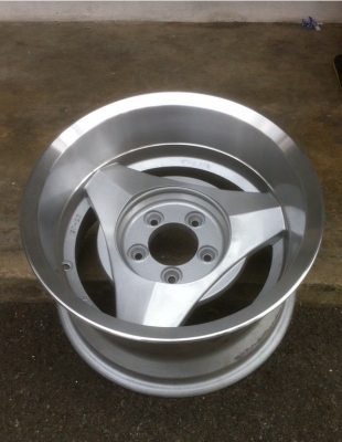 ขายล้อ ลึกๆ สวยๆ ครับ