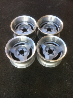 ขายล้อ ลึกๆ สวยๆ ครับ