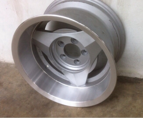 ขายล้อ ลึกๆ สวยๆ ครับ