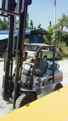 รถโฟลค์ลิฟท์ 3 ตัน ยี่ห้อ NISSAN สภาพดีมาก ติดแก๊สสภาพ 90 \%