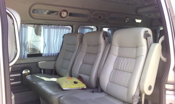 ขายด่วนรถตู้วีไอพี9ที่นั่งปี07ราคา730000