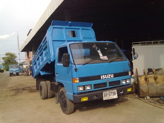 หกล้อดั้มดิน NPR 115 แรงม้า