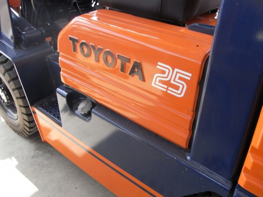 ขายฟอร์คลิฟต์ toyota รุ่น5 2.5ตัน 3เมตร เก่านอก