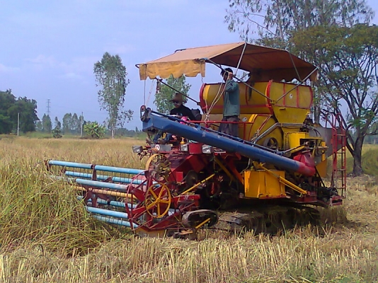 ขายด่วน!..รถเกี่ยวข้าวเกษตรพัฒนา เกี่ยวข้าวได้ไว ได้ข้าวเมล็ดสวย