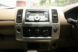 ขายกะบะ nissan navara สีขาว 4 DR 4WD A/T  ตัวท็อป วิ่งน้อย