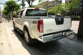 ขายกะบะ nissan navara สีขาว 4 DR 4WD A/T  ตัวท็อป วิ่งน้อย