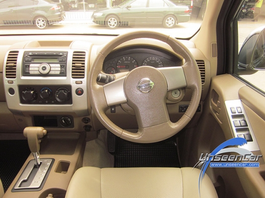 ขายกะบะ nissan navara สีขาว 4 DR 4WD A/T  ตัวท็อป วิ่งน้อย