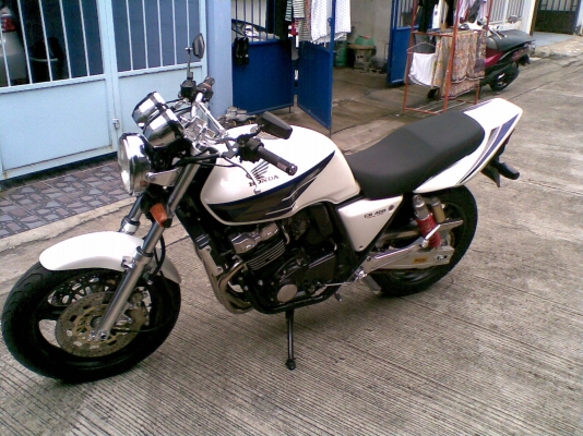 ขายcb400sfปี96 รถประกอบไหม่เก็บงานทั้งคัน เหมือนรถมือ1 อินวอยล์ออกชื่อคนซื้อ 086-5414120อั๋น ดูรูปก่อนคับ