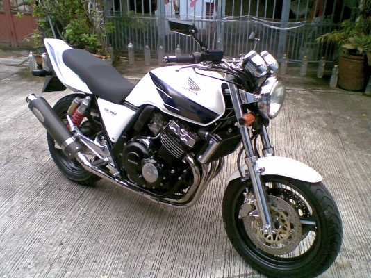 ขายcb400sfปี96 รถประกอบไหม่เก็บงานทั้งคัน เหมือนรถมือ1 อินวอยล์ออกชื่อคนซื้อ 086-5414120อั๋น ดูรูปก่อนคับ