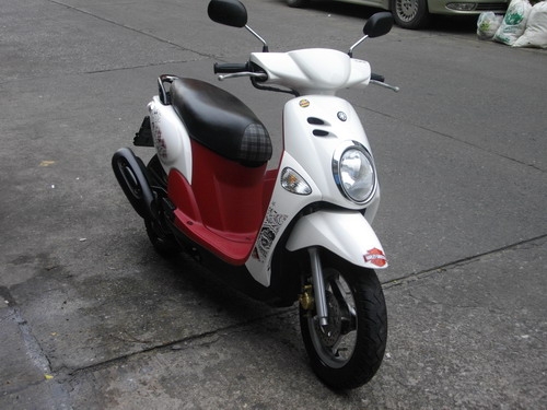 ขาย Fiore หัวฉีด ล้อแม็ก รถ11เดือน สีขาว-แดง สวยเท่ห์ ประหยัดน้ำมัน 51กม./ลิตร เครื่องเลิศ 27500 บาท