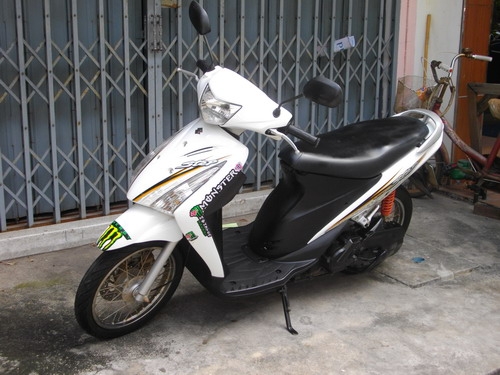 ขาย Step 125cc. สีขาว ดิสเบรค สวยสะอาด เครื่องเดิมดีเยี่ยม ขับมันส์มาก ราคา 16000 บาท
