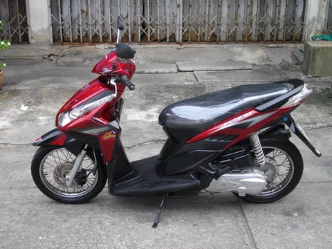 ขาย Click I หัวฉีด สีแดง-ดำ สวยสด เครื่องดี มีคู่มือรับประกันศูนย์+หัวฉีด3ปี ราคา 26000 บาท