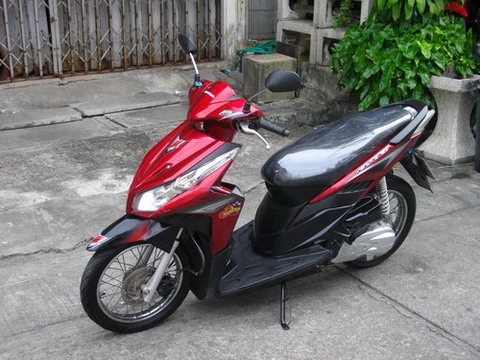 ขาย Click I หัวฉีด สีแดง-ดำ สวยสด เครื่องดี มีคู่มือรับประกันศูนย์+หัวฉีด3ปี ราคา 26000 บาท