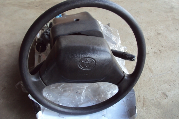 พวงมาลัยรถยนต์ TOYOTA  มีกุญแจด้วย